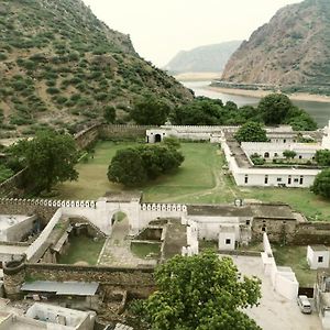 Rajmahal Palace By Kanota Hotels Near Bisalpur Dam